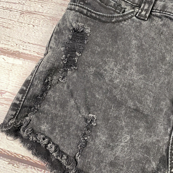 Iris Jeans Cut Off Shorts Modern Vintage Black Stone Washed Size Medium - Picture 2 of 10